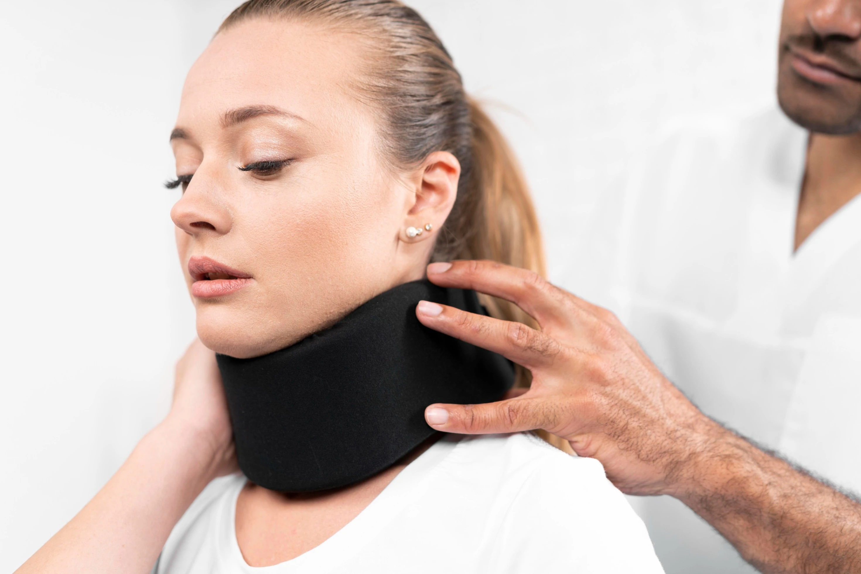 Say Goodbye to Cervical Pain with This Cervical Collar – Get a Special Discount!
